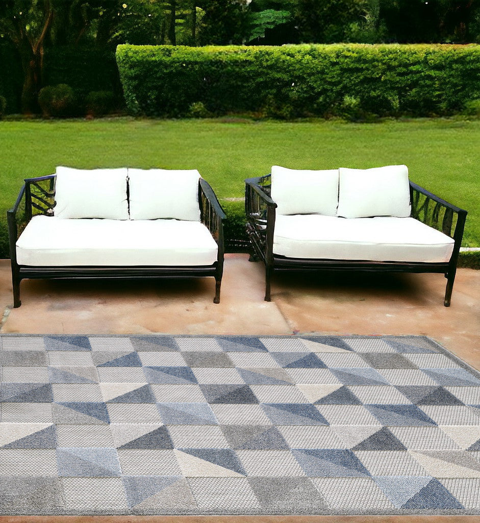 Homeroots 7' X 9' Blue Geometric Stain Resistant Indoor Outdoor Area Rug  Uv,Treated Polypropylene 473680