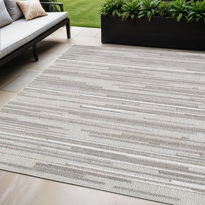 HomeRoots 5' Gray Abstract Area Rug – Stain Resistant, Durable Design for Indoor & Outdoor Living Spaces 5' X 7' Rectangle 473685