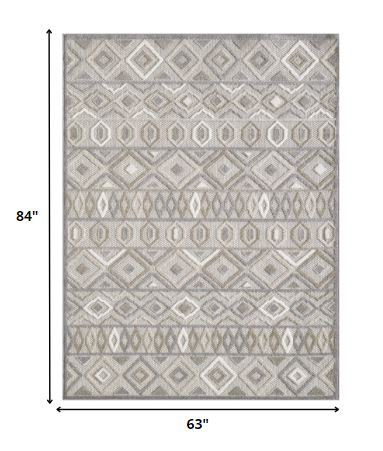 Homeroots 5' X 7' Gray And Ivory Southwestern Stain Resistant Indoor Outdoor Area Rug  Uv,Treated Polypropylene 473691