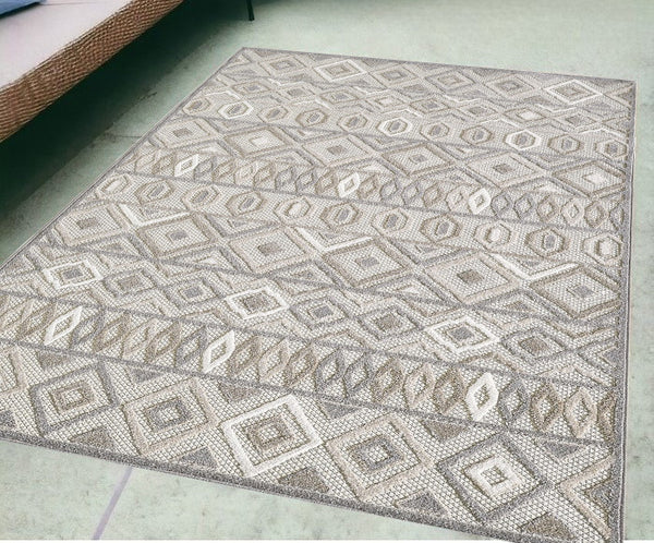 Homeroots 5' X 7' Gray And Ivory Southwestern Stain Resistant Indoor Outdoor Area Rug  Uv,Treated Polypropylene 473691