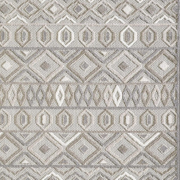 HomeRoots 5' Gray and Ivory Southwestern Area Rug – Stain Resistant, Durable, Indoor/Outdoor Style for Every Space 5' X 7' Rectangle 473691