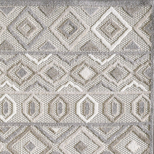 Homeroots 5' X 7' Gray And Ivory Southwestern Stain Resistant Indoor Outdoor Area Rug  Uv,Treated Polypropylene 473691