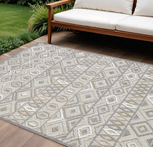 HomeRoots 5' Gray and Ivory Southwestern Area Rug – Stain Resistant, Durable, Indoor/Outdoor Style for Every Space 7' X 9' Rectangle 473692
