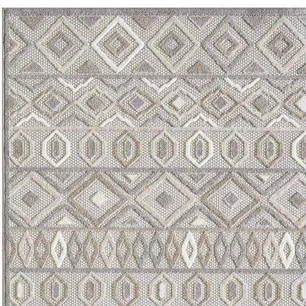 HomeRoots 5' Gray and Ivory Southwestern Area Rug – Stain Resistant, Durable, Indoor/Outdoor Style for Every Space 7' X 9' Rectangle 473692