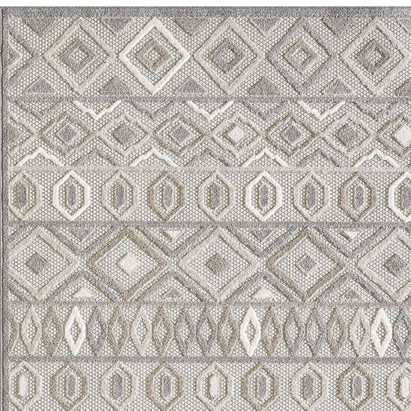 HomeRoots 5' Gray and Ivory Southwestern Area Rug – Stain Resistant, Durable, Indoor/Outdoor Style for Every Space 7' X 9' Rectangle 473692