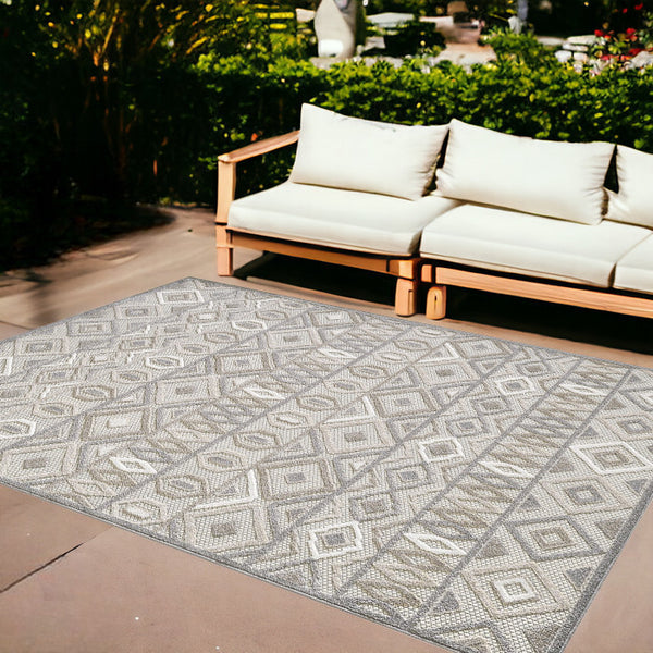 Homeroots 8’ X 10’ Gray Ivory Aztec Pattern Indoor Outdoor Area Rug   473694