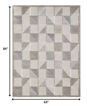 Homeroots 5' X 7' Gray Geometric Stain Resistant Indoor Outdoor Area Rug  Uv,Treated Polypropylene 473697