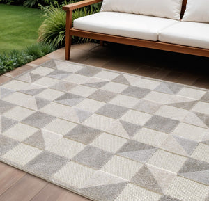 HomeRoots 5' Gray Geometric Area Rug - Stain Resistant, Durable, Versatile for Indoor & Outdoor Living Spaces 7' X 9' Rectangle 473698