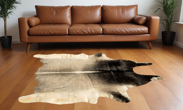 Homeroots 5' X 7' Grey Normande Cowhide Ombre Cowhide Handmade Area Rug  Cowhide 473906