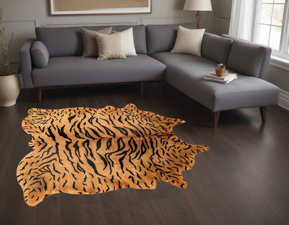 Homeroots 5' X 7' Natural Brown And Black Cowhide Animal Print Handmade Area Rug  Cowhide 473907