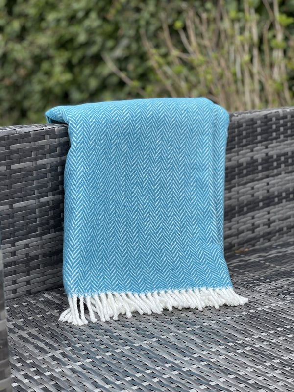 Homeroots 55" X 70" Teal Blue And White Woven Herringbone Plush Throw Blanket  Cotton 474028