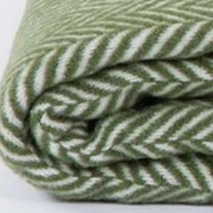 Homeroots Moss Green And White Dreamy Soft Herringbone Throw Blanket  Cotton 474034