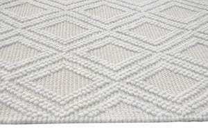 Homeroots 5' X 7' Ivory Geometric Handmade Area Rug  Polyester 475218