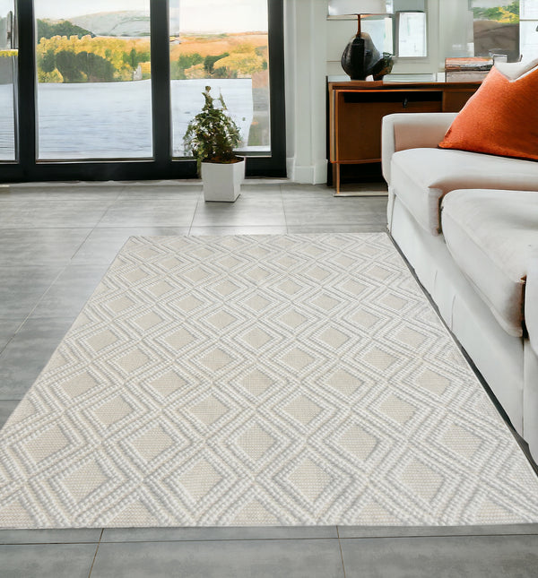 Homeroots 5' X 7' Ivory Geometric Handmade Area Rug  Polyester 475218
