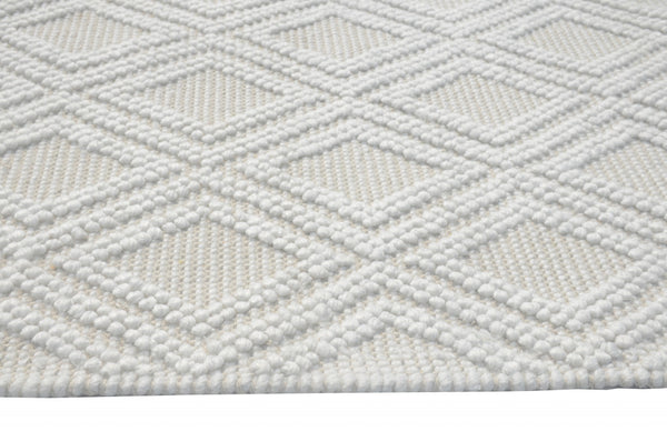 Homeroots 8' X 11' Ivory Geometric Handmade Area Rug  Polyester 475220