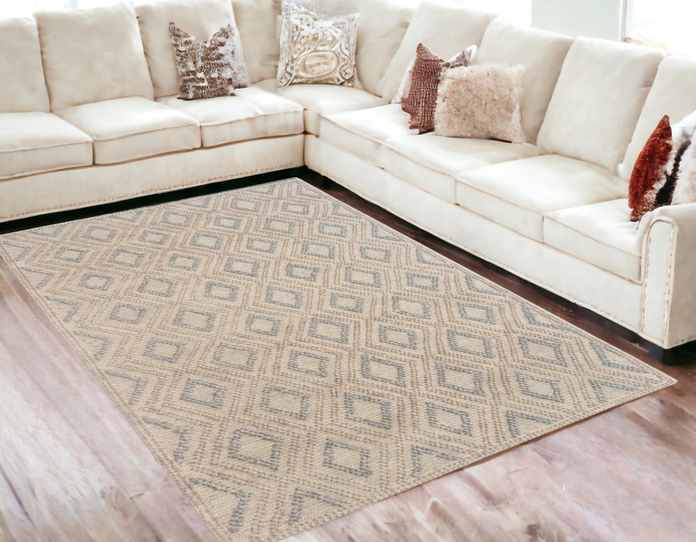 Homeroots 5' X 7' Natural Geometric Handmade Area Rug  Polyester 475226
