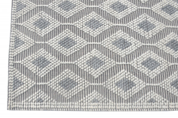 HomeRoots 5' Stylish Gray and Ivory Geometric Handmade Area Rug - Modern Comfort for Any Living Space! 5' X 7' 475230