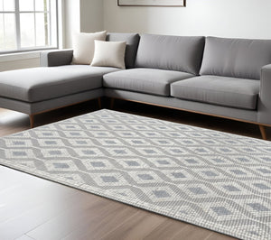 HomeRoots 5' Stylish Gray and Ivory Geometric Handmade Area Rug - Modern Comfort for Any Living Space! 6' X 9' 475231
