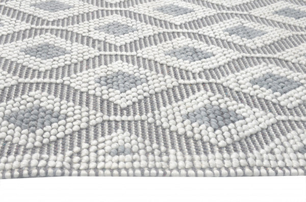 HomeRoots 5' Stylish Gray and Ivory Geometric Handmade Area Rug - Modern Comfort for Any Living Space! 8' X 11' 475232
