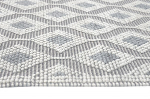 HomeRoots 9' Ivory Gray Diamond Trellis Area Rug - Modern Geometric Design for Stylish and Durable Living Spaces 9' X 13' 475233