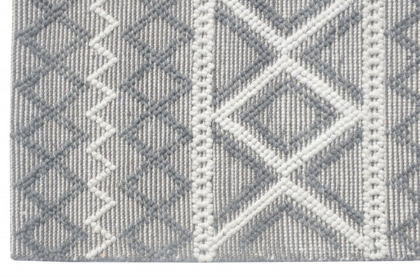HomeRoots 5' Handmade Gray and Ivory Geometric Area Rug - Modern, Durable, and Stylish for Any Room 5' X 7' 475238