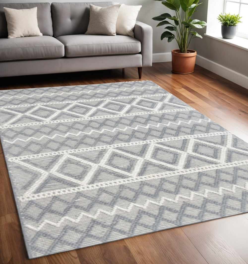 HomeRoots 5' Handmade Gray and Ivory Geometric Area Rug - Modern, Durable, and Stylish for Any Room 5' X 7' 475238