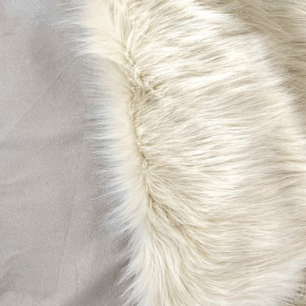 Homeroots 50" X 60" Royal White Long Hair Faux Fur Throw  Faux Fur 475690