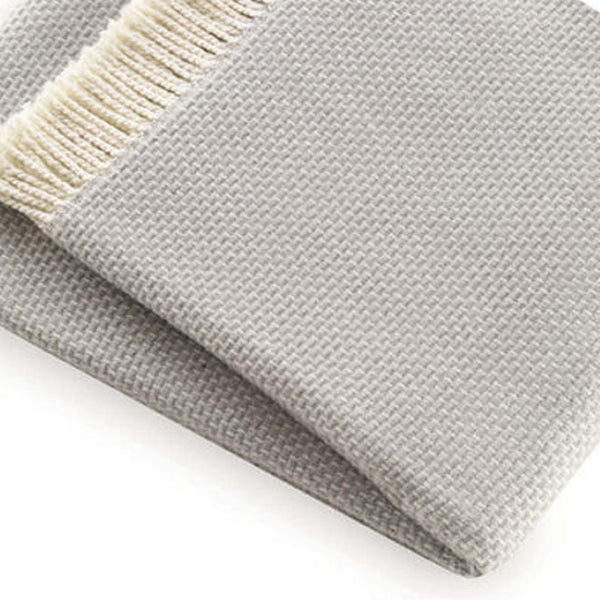HomeRoots Soft Light Gray Links Pattern Throw Blanket - Cozy, Stylish & Versatile for Home Decor & Gifting! 475697