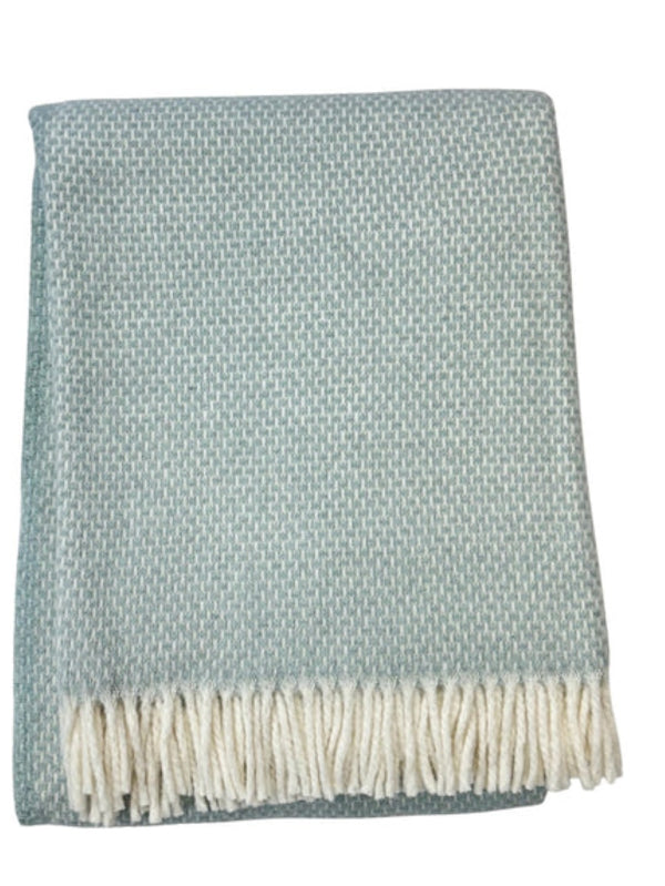 HomeRoots Soft Sky Blue Plush Throw Blanket with Rice-Grain Links Design – Cozy, Lightweight & Stylish Home Decor 475701