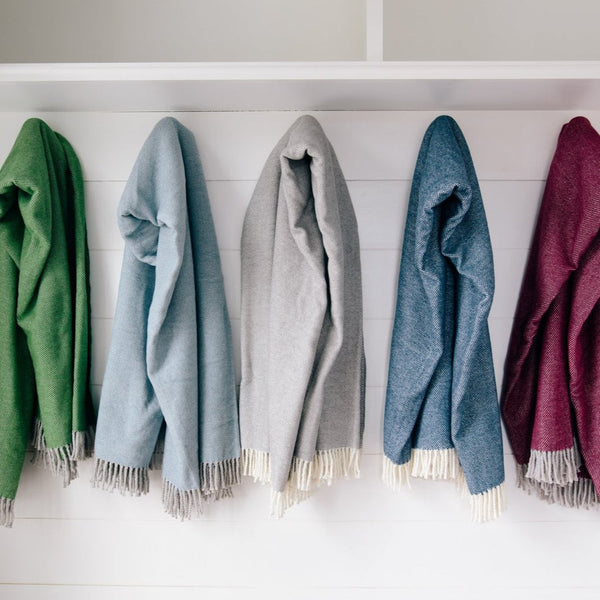 Homeroots Cobalt Blue Mini Dot Fringed Throw Blanket  Cotton 475708