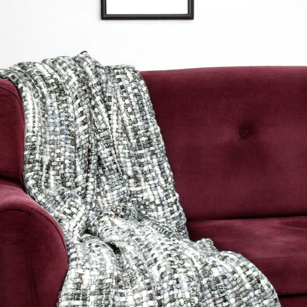 Homeroots Green And White Knitted Cotton Blend Abstract Throw Blanket With Fringe  Cotton Blend 476229