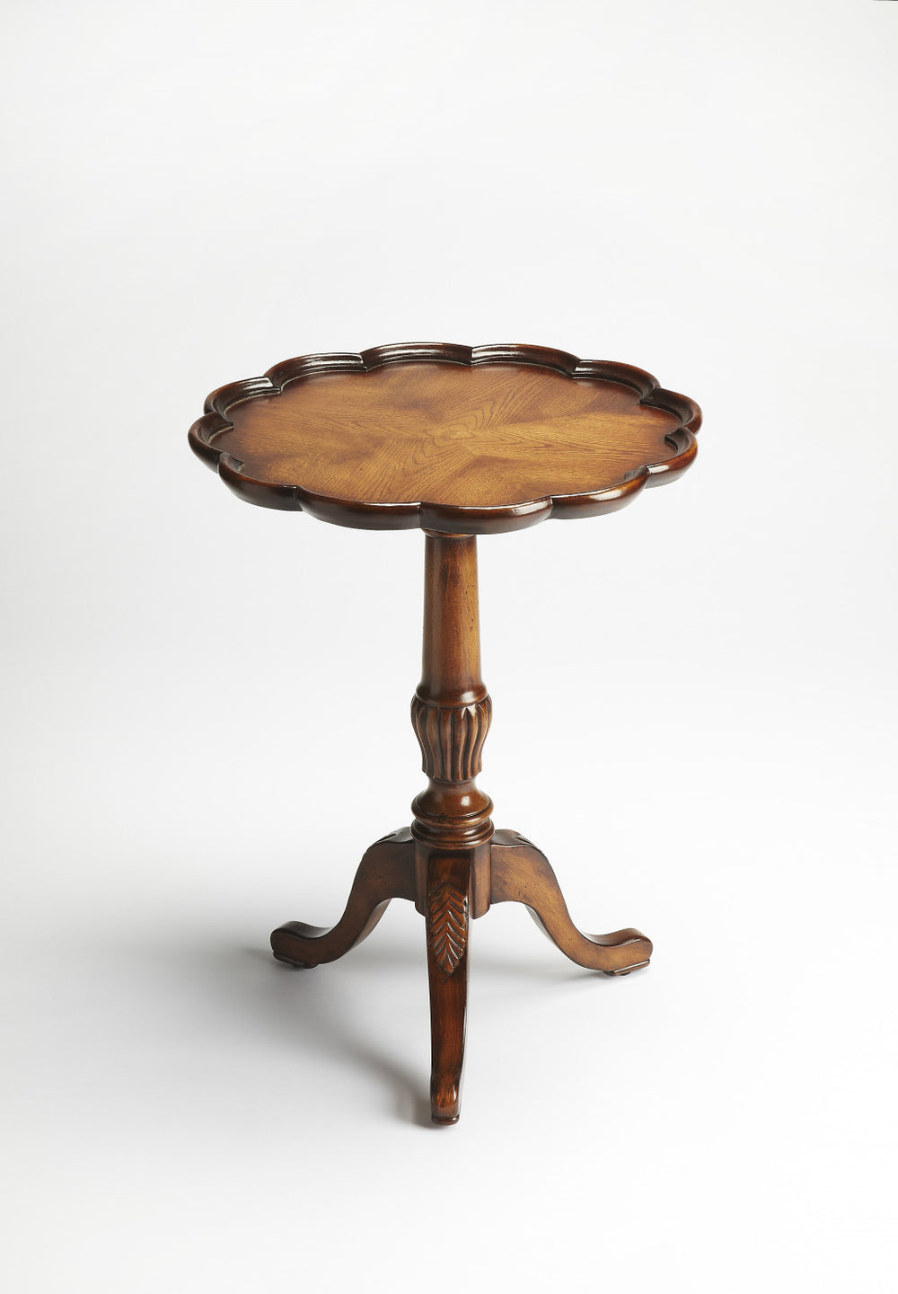 Homeroots 26" Vintage Oak Manufactured Wood Round End Table   476458