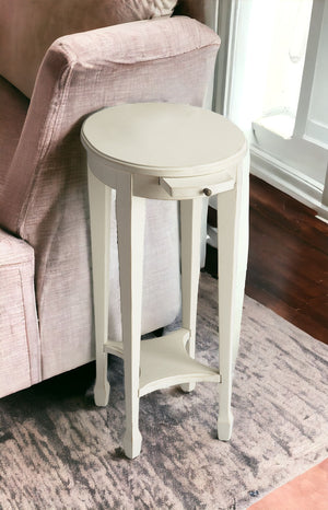 Homeroots 26" White Oval End Table With Shelf   476465