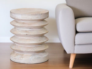HomeRoots 18" Solid Wood Round End Table - Rustic White-Wash Accent for Living Room, Bedroom & Entryway Decor 476481