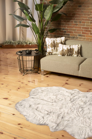 Homeroots 4' X 6' Ombre Grey Faux Fur Washable Non Skid Area Rug  Acrylic 476607