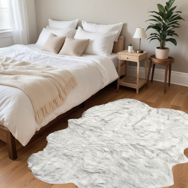 Homeroots 4' X 6' Ombre Grey Faux Fur Washable Non Skid Area Rug  Acrylic 476607