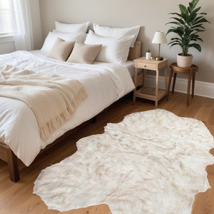 Homeroots 4' X 6' Ombre Tan Faux Fur Washable Non Skid Area Rug  Faux Fur 476608