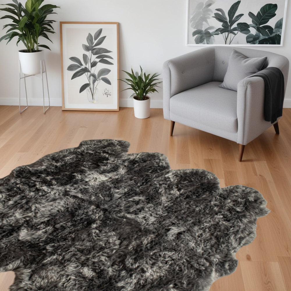 Homeroots 6' X 6' Grey Wool Sheepskin Handmade Area Rug  Wool 476627