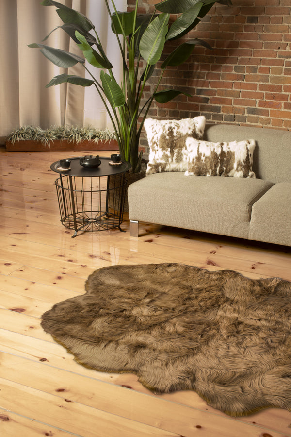 Homeroots 4' X 6' Tan Faux Fur Washable Non Skid Area Rug  Acrylic 476636