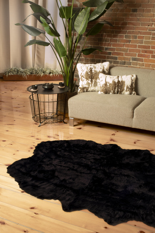Homeroots 4' X 6' Black Faux Fur Washable Non Skid Area Rug  Acrylic 476637