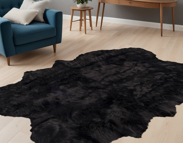 Homeroots 4' X 6' Black Faux Fur Washable Non Skid Area Rug  Acrylic 476637