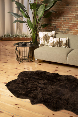 Homeroots 4' X 6' Chocolate Faux Sheepskin Flokati Washable Non Skid Area Rug  Faux Sheepskin 476638