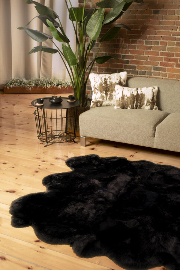 Homeroots 5' X 6' Black Faux Fur Washable Non Skid Area Rug  Acrylic 476645