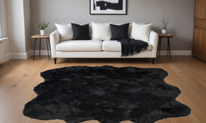 Homeroots 5' X 6' Black Faux Fur Washable Non Skid Area Rug  Acrylic 476645