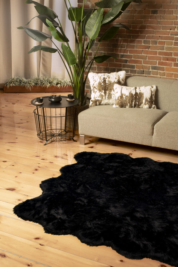 Homeroots 6' X 6' Black Faux Fur Washable Non Skid Area Rug  Acrylic 476654