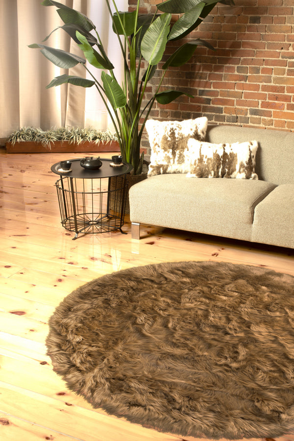 Homeroots 6' X 6' Tan Round Faux Fur Washable Non Skid Area Rug  Acrylic 476661