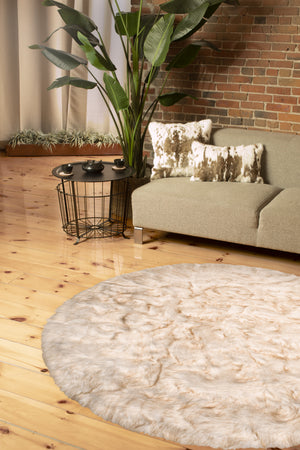 Homeroots 6' X 6' Ombre Tan Round Faux Fur Washable Non Skid Area Rug  Acrylic 476662