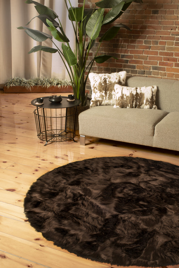 Homeroots 6' X 6' Chocolate Round Faux Fur Washable Non Skid Area Rug  Acrylic 476664