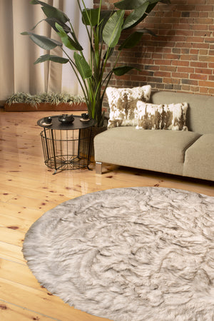Homeroots 6' X 6' Ombre Chocolate Round Faux Fur Washable Non Skid Area Rug  Acrylic 476665
