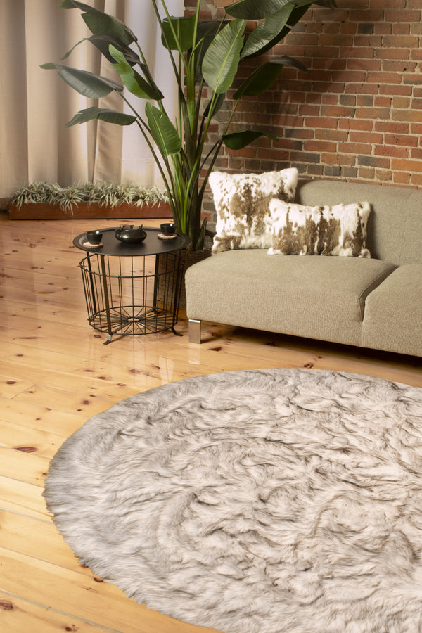 Homeroots 6' X 6' Ombre Chocolate Round Faux Fur Washable Non Skid Area Rug  Acrylic 476665